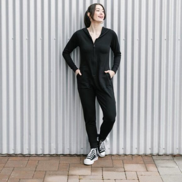 SMASH + TESS Jilly Jogger Romper in Black Women Size Medium - Picture 1 of 6